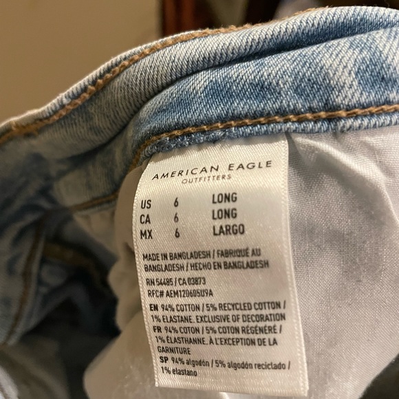 American Eagle 90’s skinny jeans in a size 6 long. - Picture 7 of 7